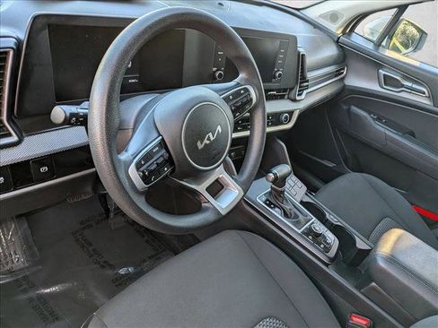 Used 2023 Kia Sportage LX image 10