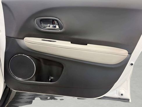 Used 2021 Honda HR-V EX image 11