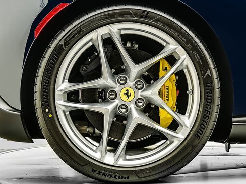 Used 2026 Ferrari Roma Spider RWD image 33