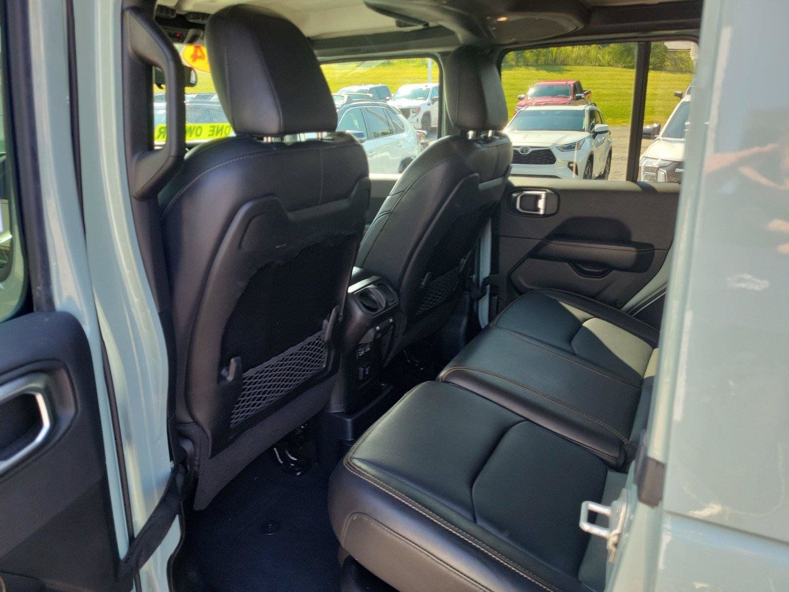 Used 2024 Jeep Wrangler Unlimited Sahara AWD/4WD image 13