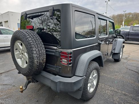 Used 2017 Jeep Wrangler Unlimited Sport w/ Quick Order Package 23S AWD/4WD image 4