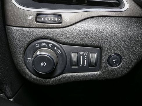 Used 2022 Jeep Cherokee Trailhawk w/ Premium Leather Package image 36