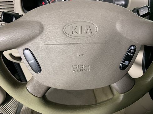 Used 2005 Kia Sedona EX image 26