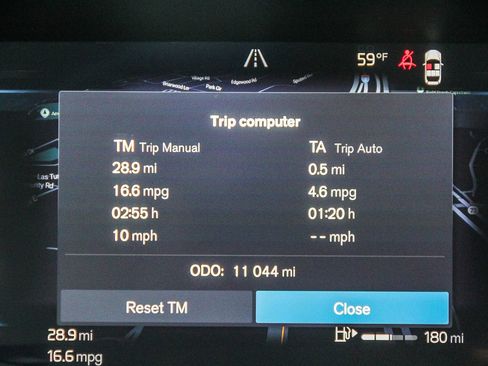 Used 2025 Volvo XC40 B5 Core image 26