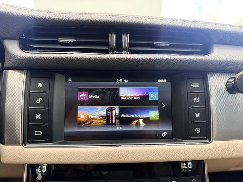 Used 2016 Jaguar XF Premium RWD image 11