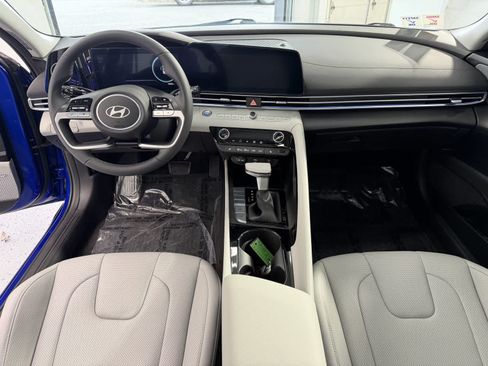 Used 2024 Hyundai Elantra Limited FWD image 12