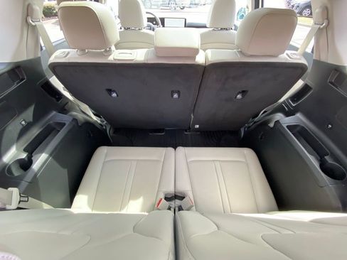Used 2025 Kia Sorento S w/ Panoramic Sunroof Package image 41