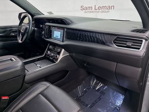 Used 2023 GMC Yukon XL Denali AWD/4WD image 32