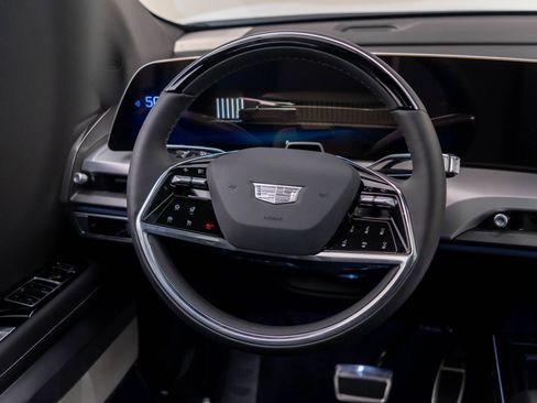 New 2027 Cadillac Vistiq Luxury w/ LPO, Floor Liner Package AWD/4WD image 10