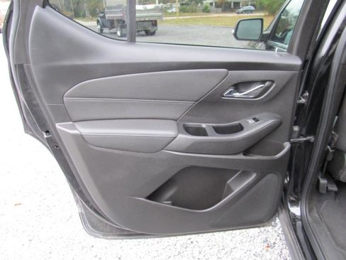 Used 2023 Chevrolet Traverse LT image 30