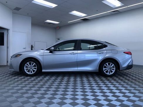 Used 2025 Toyota Camry LE image 12