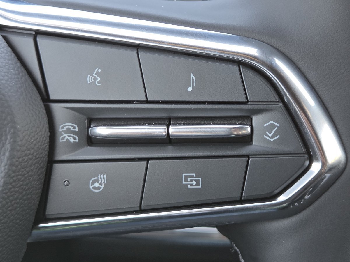 New 2027 Chevrolet Equinox LT w/ Convenience Package II FWD image 34