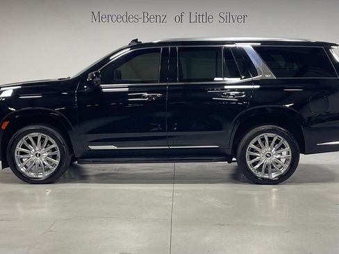 Used 2024 Cadillac Escalade Premium Luxury AWD/4WD image 2