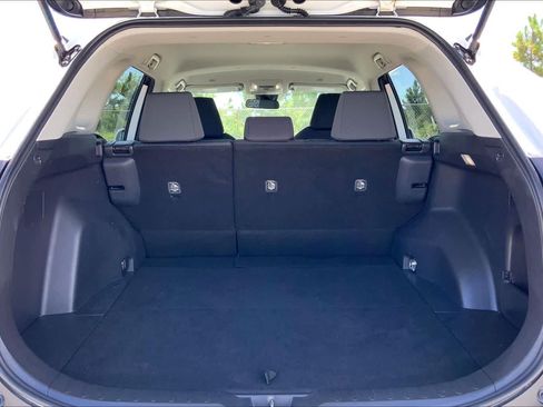 Used 2025 Toyota RAV4 XLE FWD image 34