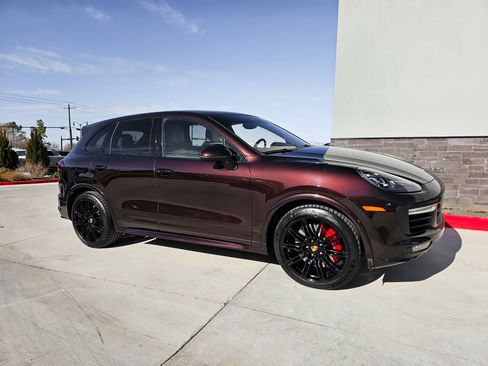 Used 2016 Porsche Cayenne GTS image 2