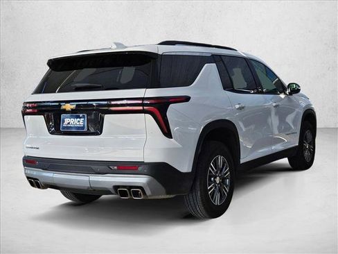 Used 2026 Chevrolet Traverse LT image 5