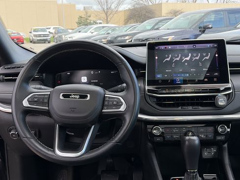 Used 2022 Jeep Compass High Altitude AWD/4WD image 19