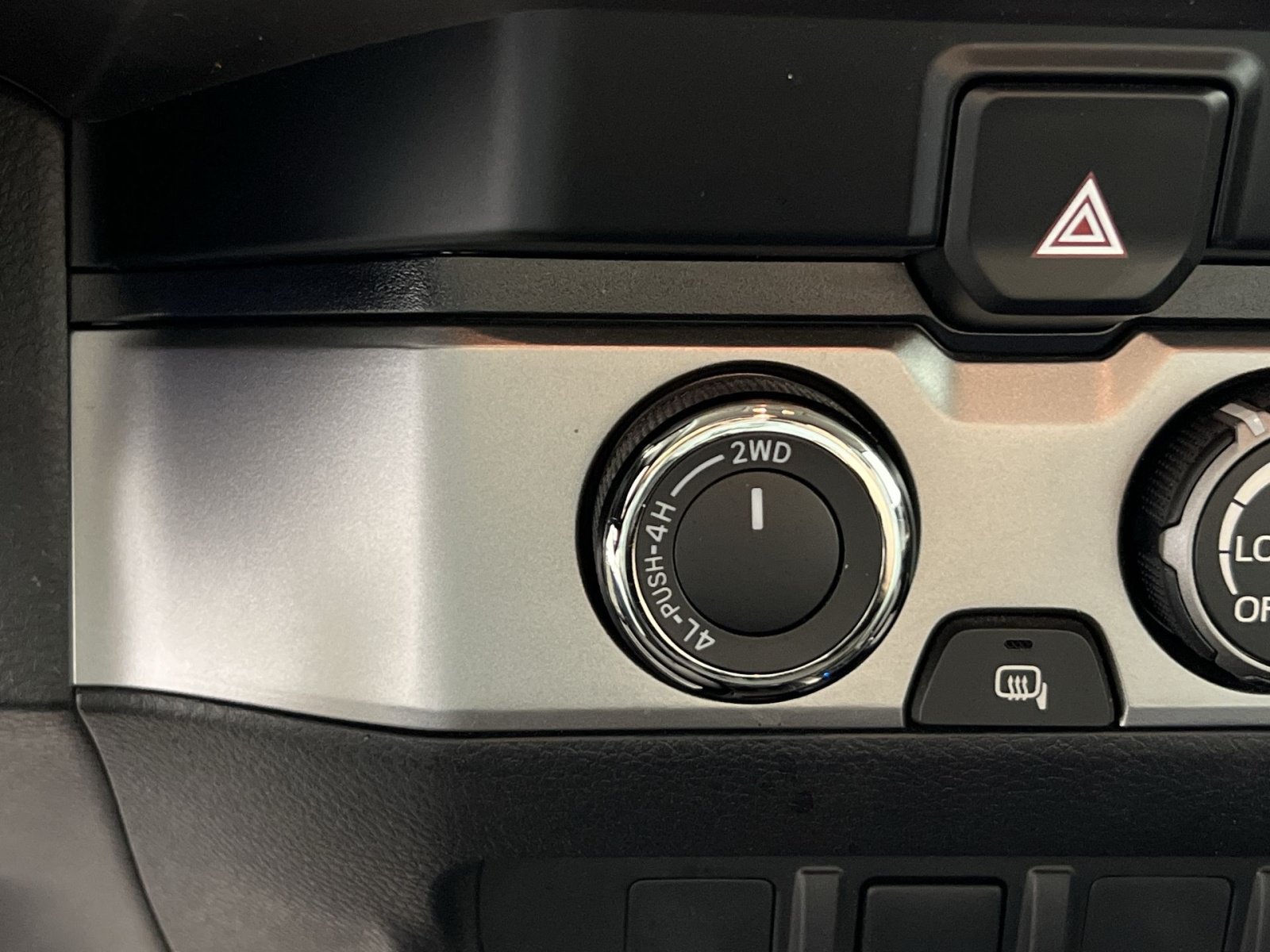 Used 2022 Toyota Tacoma SR5 w/ SR5 Appearance Package (SM) AWD/4WD image 32