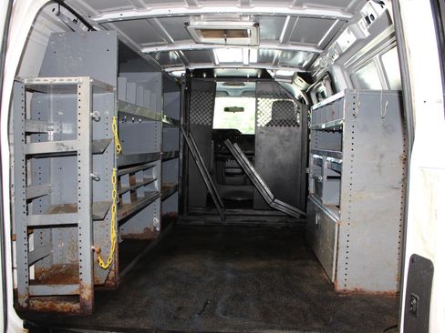 Used 2009 Ford E-350 and Econoline 350 Super Duty RWD image 24