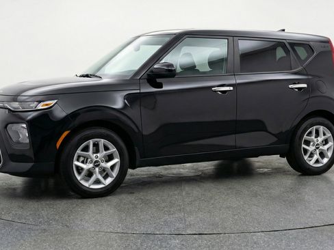Used 2025 Kia Soul LX w/ LX Technology Package image 3