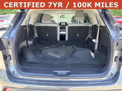 Used 2023 Toyota Highlander XLE FWD image 12