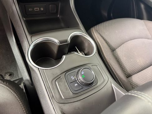 Used 2022 GMC Terrain SLE w/ Elevation Edition FWD image 17