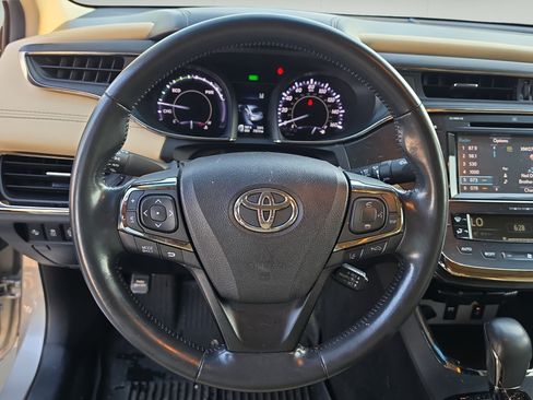 Used 2018 Toyota Avalon Limited FWD image 12