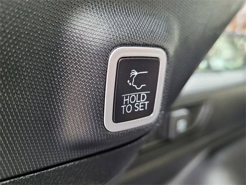 Used 2024 Jeep Grand Cherokee Limited image 31