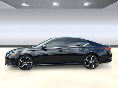 Used 2024 Nissan Altima 2.5 SR FWD image 2