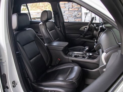 Used 2023 Chevrolet Traverse LT image 20
