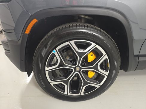 Used 2024 Rivian R1S Adventure AWD/4WD image 9