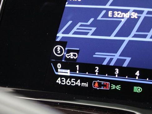 Used 2022 Cadillac Escalade Premium Luxury Platinum image 17