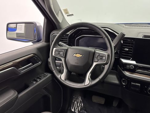 Used 2025 Chevrolet Silverado 1500 LT RWD image 25