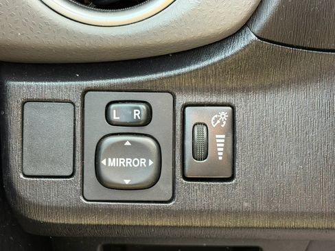 Used 2014 Toyota Yaris LE FWD image 28