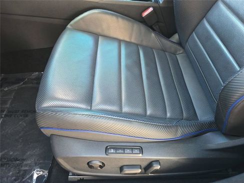 Used 2022 Volkswagen Golf R image 15