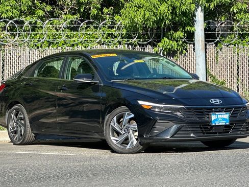 Used 2024 Hyundai Elantra Limited image 2