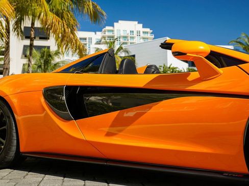 Used 2018 McLaren 570S Spider image 36