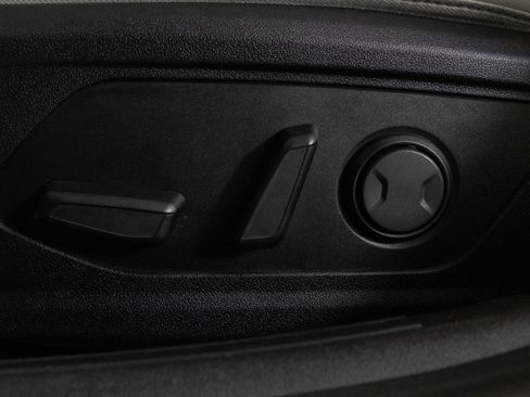 Used 2021 Hyundai Elantra Limited FWD image 20