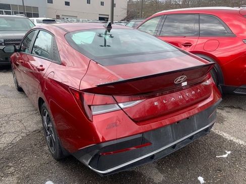 Used 2025 Hyundai Elantra Sport image 2