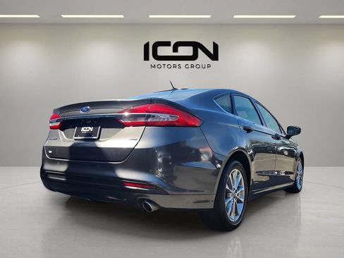 Used 2017 Ford Fusion SE w/ Fusion SE Technology Package FWD image 9