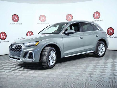 Used 2023 Audi Q5 2.0T Premium w/ Convenience Package AWD/4WD image 4