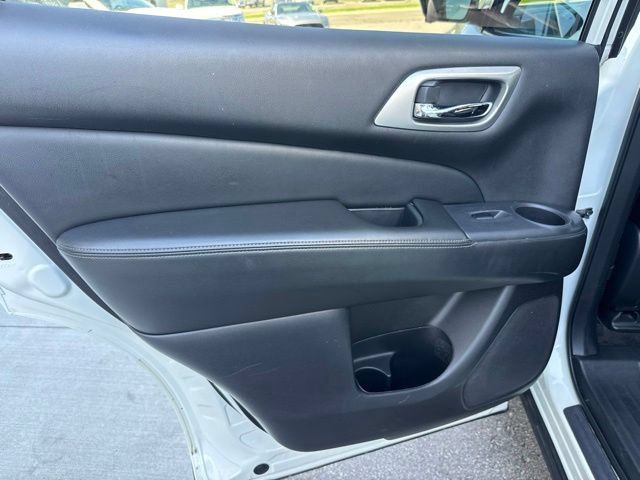 Used 2020 Nissan Pathfinder SL AWD/4WD image 16