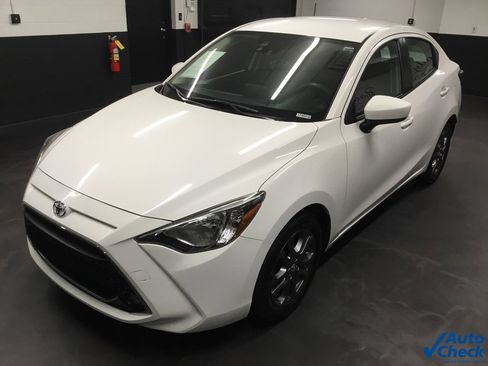 Used 2019 Toyota Yaris LE image 6