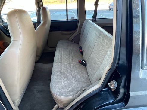 Used 2000 Jeep Cherokee Sport image 19