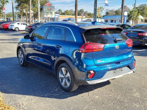 Certified 2021 Kia Niro LX image 4