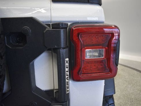 Used 2022 Jeep Wrangler Unlimited Rubicon 4xe w/ Cold Weather Group image 8