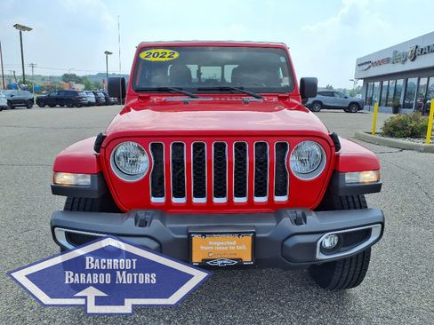Used 2022 Jeep Gladiator Overland w/ Cold Weather Group image 12