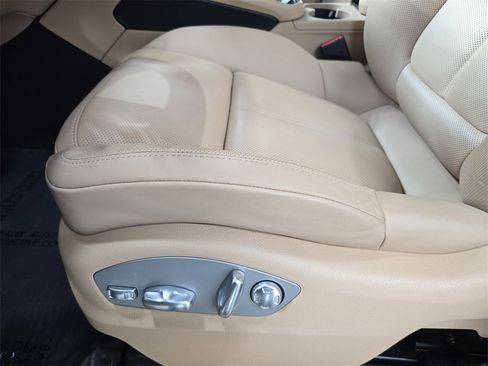 Certified 2025 Porsche Macan image 23