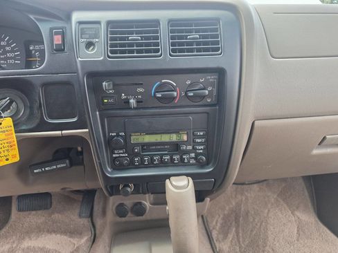 Used 2000 Toyota Tacoma 4x4 Regular Cab image 28