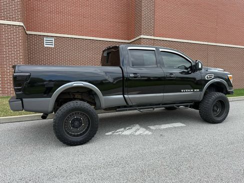 Used 2017 Nissan Titan PRO-4X image 17